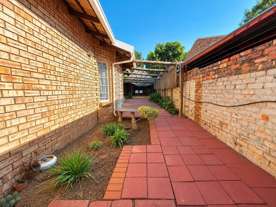3 Bedroom Property for Sale in Geelhoutpark North West